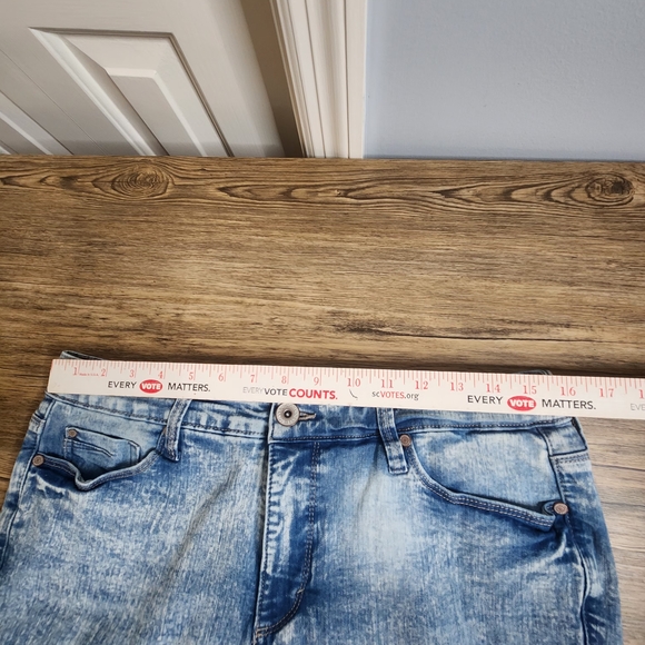 Bandolino Selene Acid-Washed Embroidered Geometric Designs Women's Jeans Size 12 - Picture 3 of 16